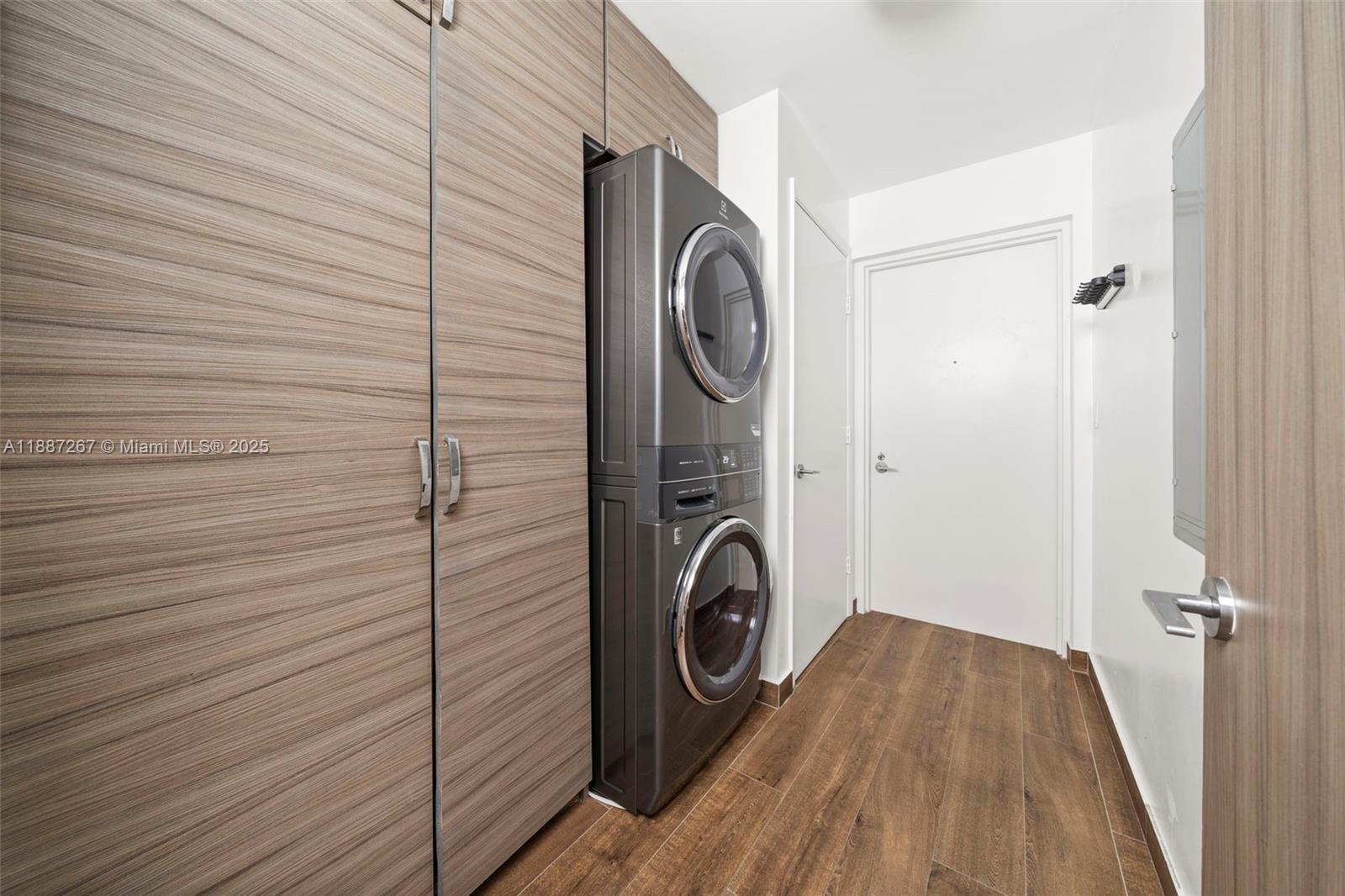 PARAMOUNT BAY CONDO - Residential