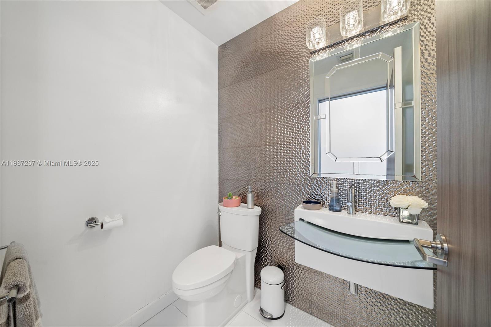 PARAMOUNT BAY CONDO - Residential