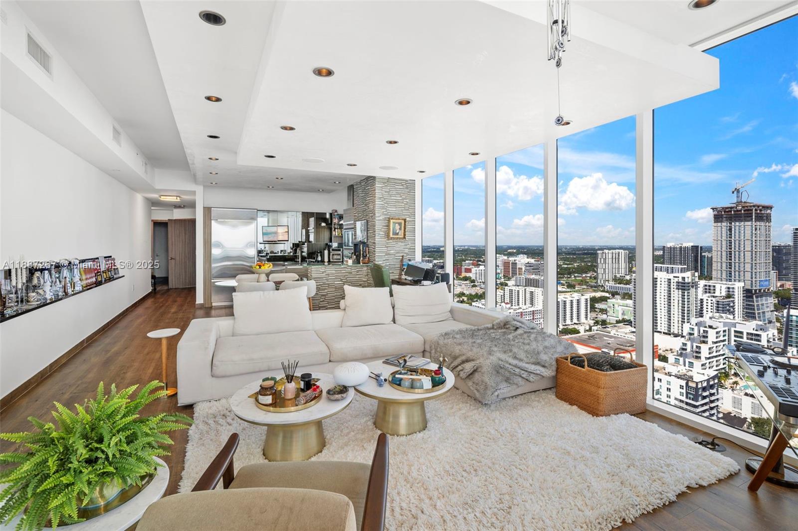 PARAMOUNT BAY CONDO - Residential