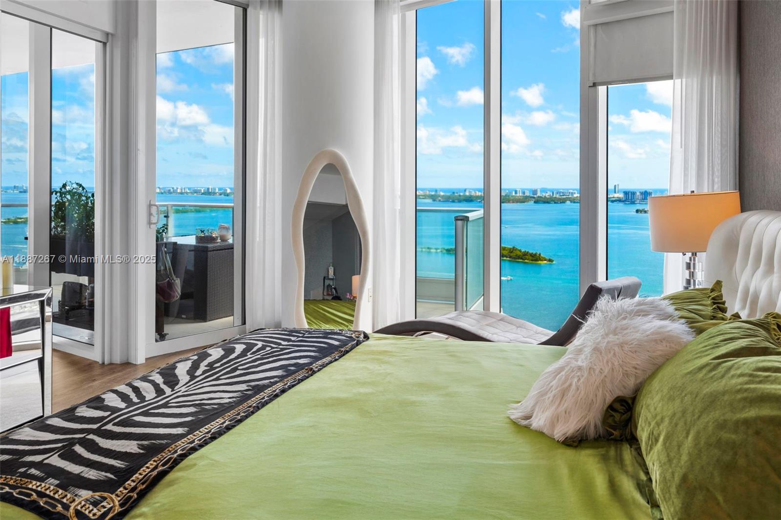 PARAMOUNT BAY CONDO - Residential