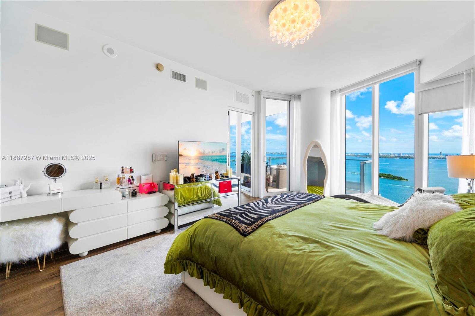 PARAMOUNT BAY CONDO - Residential