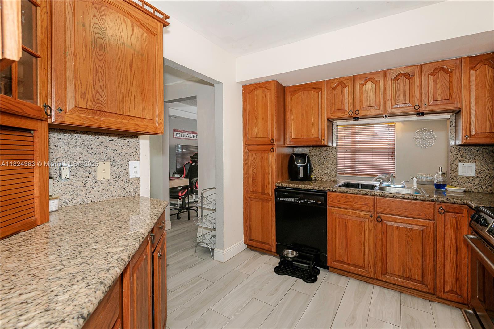 PEMBROKE LAKES SEC 4 - Residential