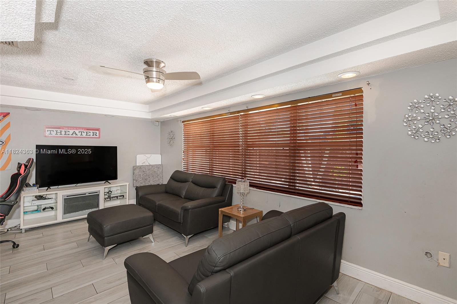 PEMBROKE LAKES SEC 4 - Residential