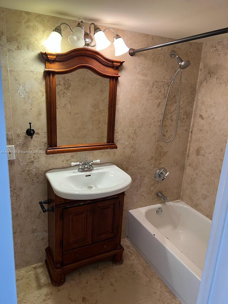 ADMIRALS PORT CONDO - Residential Lease