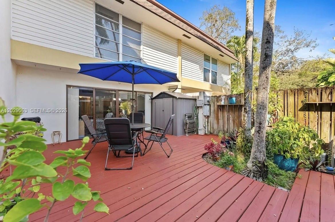 HOLLYWOOD GARDENS CONDOMI - Residential