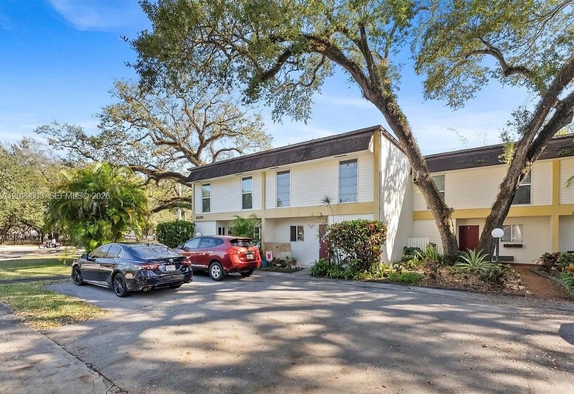 HOLLYWOOD GARDENS CONDOMI - Residential