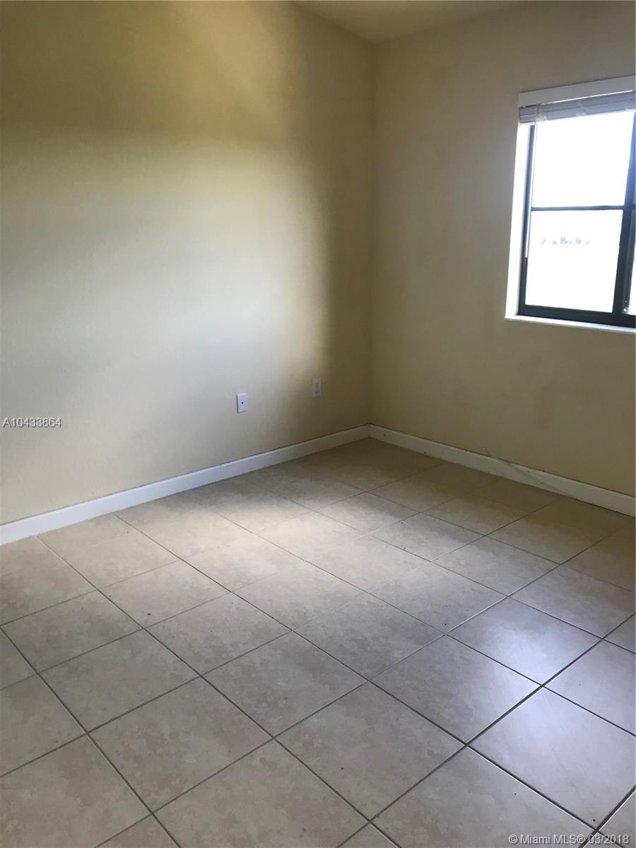 THE COURTS AT BAYSHORE II - Residential Lease