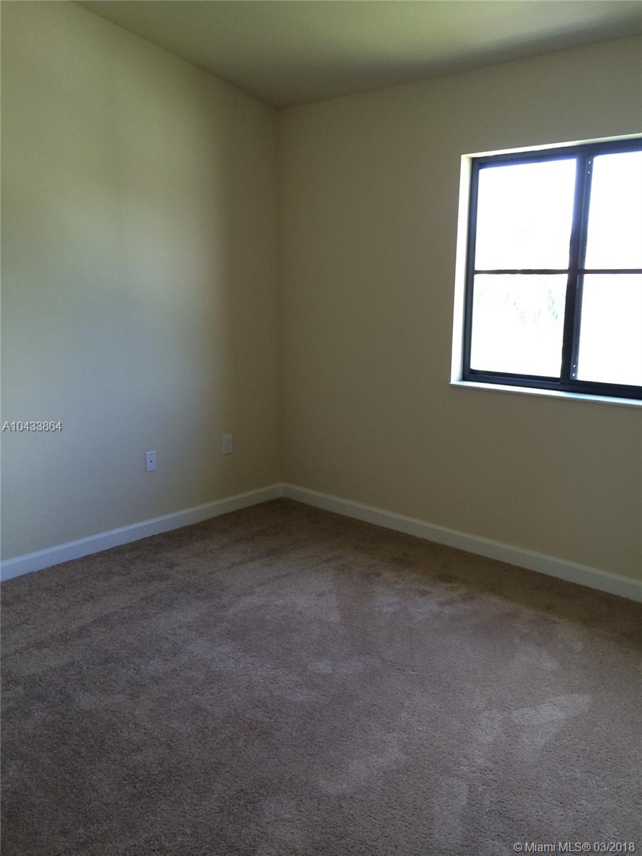 THE COURTS AT BAYSHORE II - Residential Lease