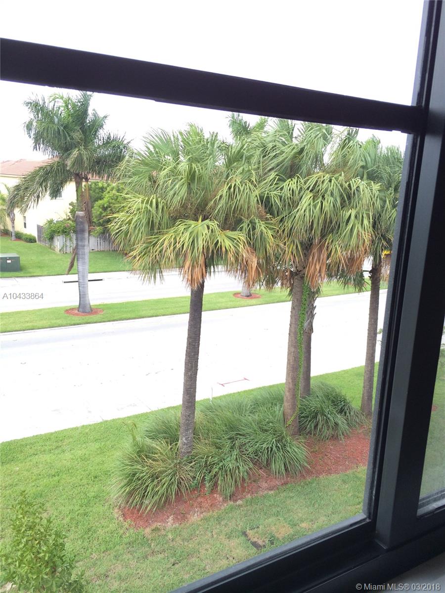 THE COURTS AT BAYSHORE II - Residential Lease