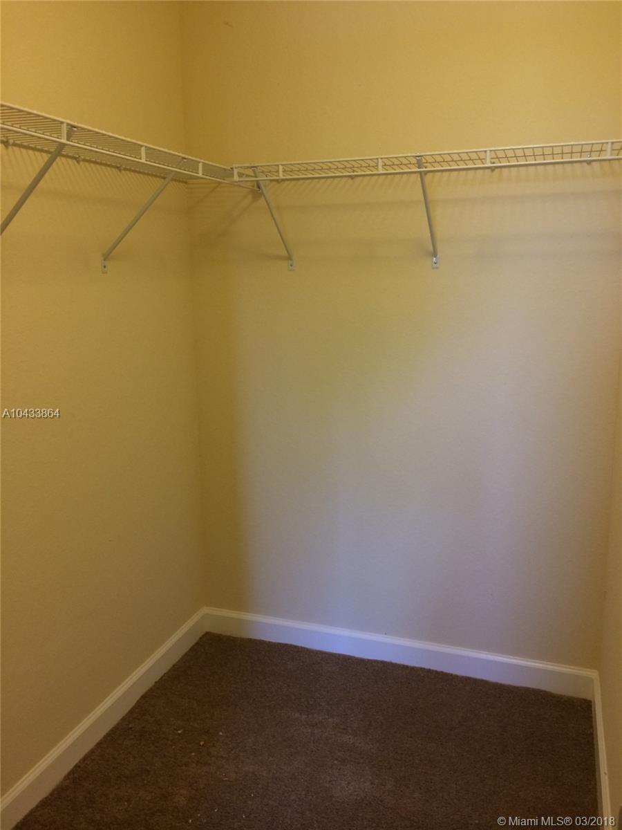 THE COURTS AT BAYSHORE II - Residential Lease