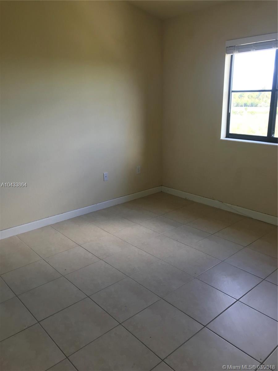 THE COURTS AT BAYSHORE II - Residential Lease