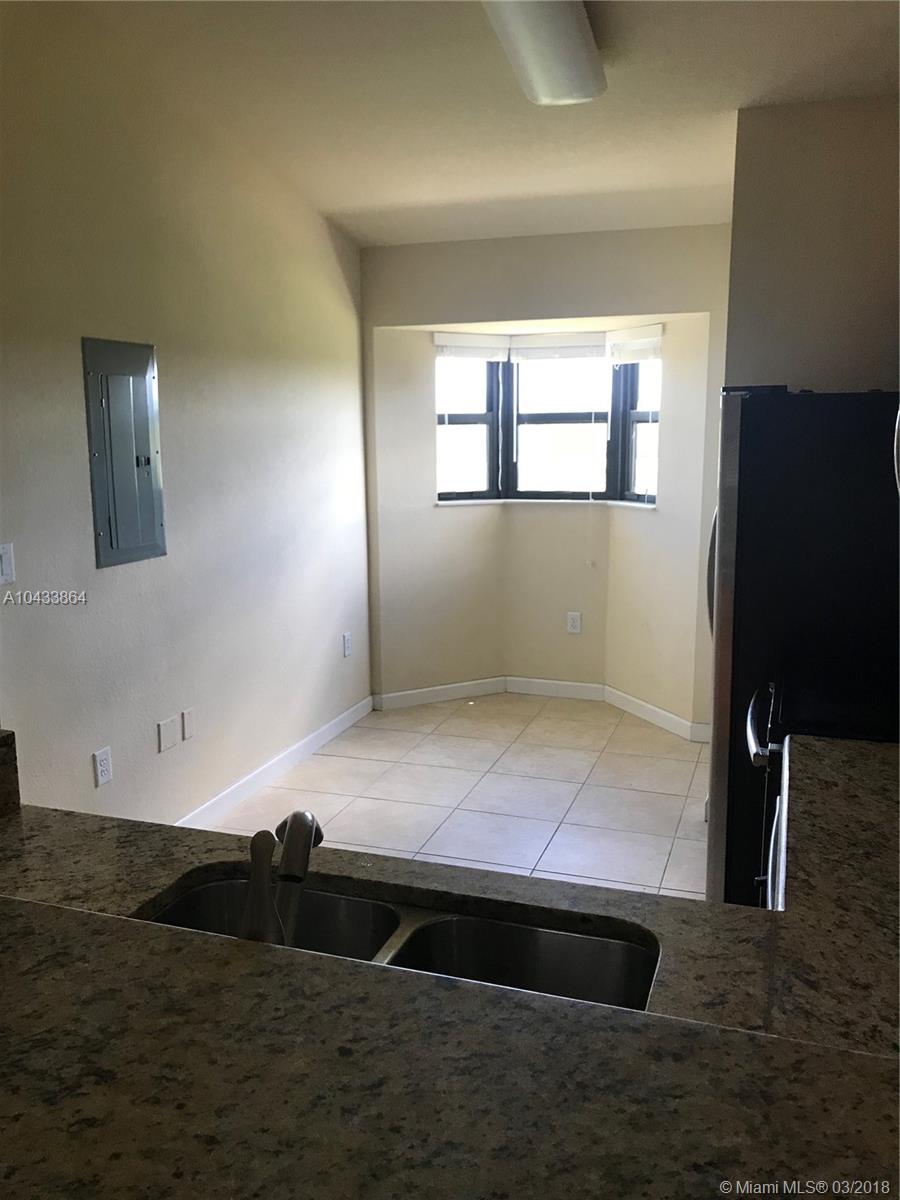 THE COURTS AT BAYSHORE II - Residential Lease