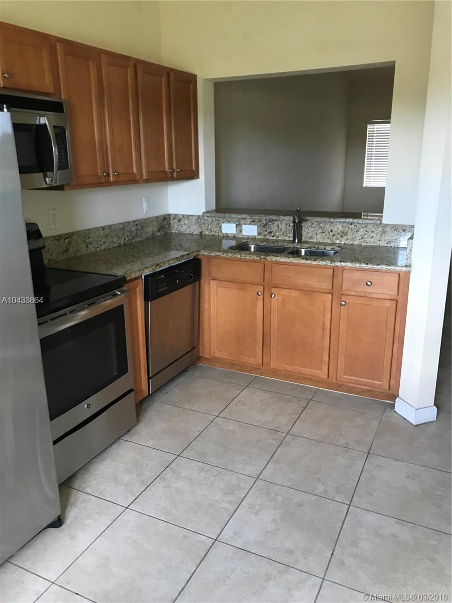 THE COURTS AT BAYSHORE II - Residential Lease