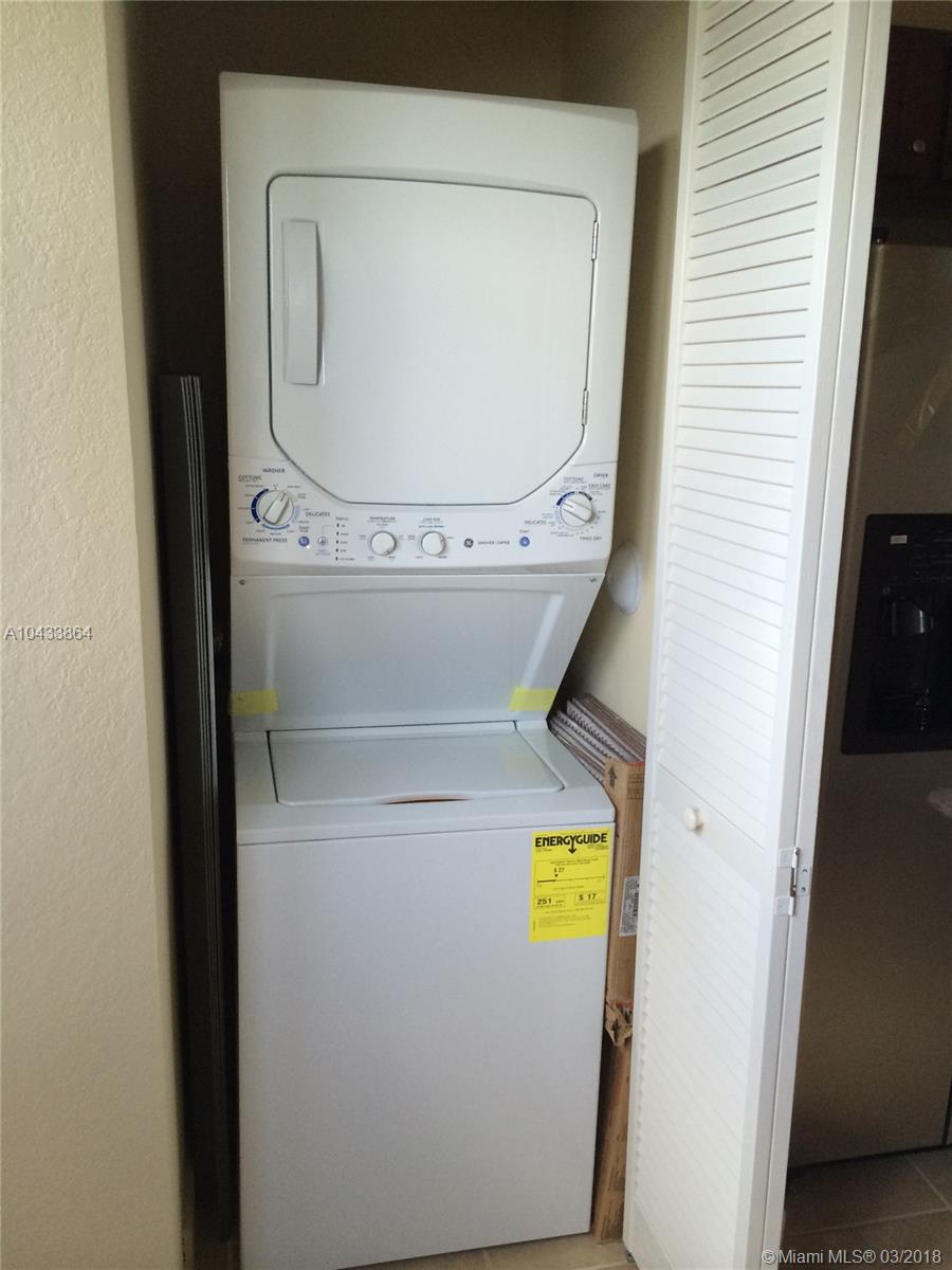 THE COURTS AT BAYSHORE II - Residential Lease