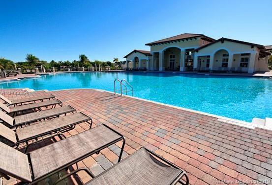 THE COURTS AT BAYSHORE II - Residential Lease