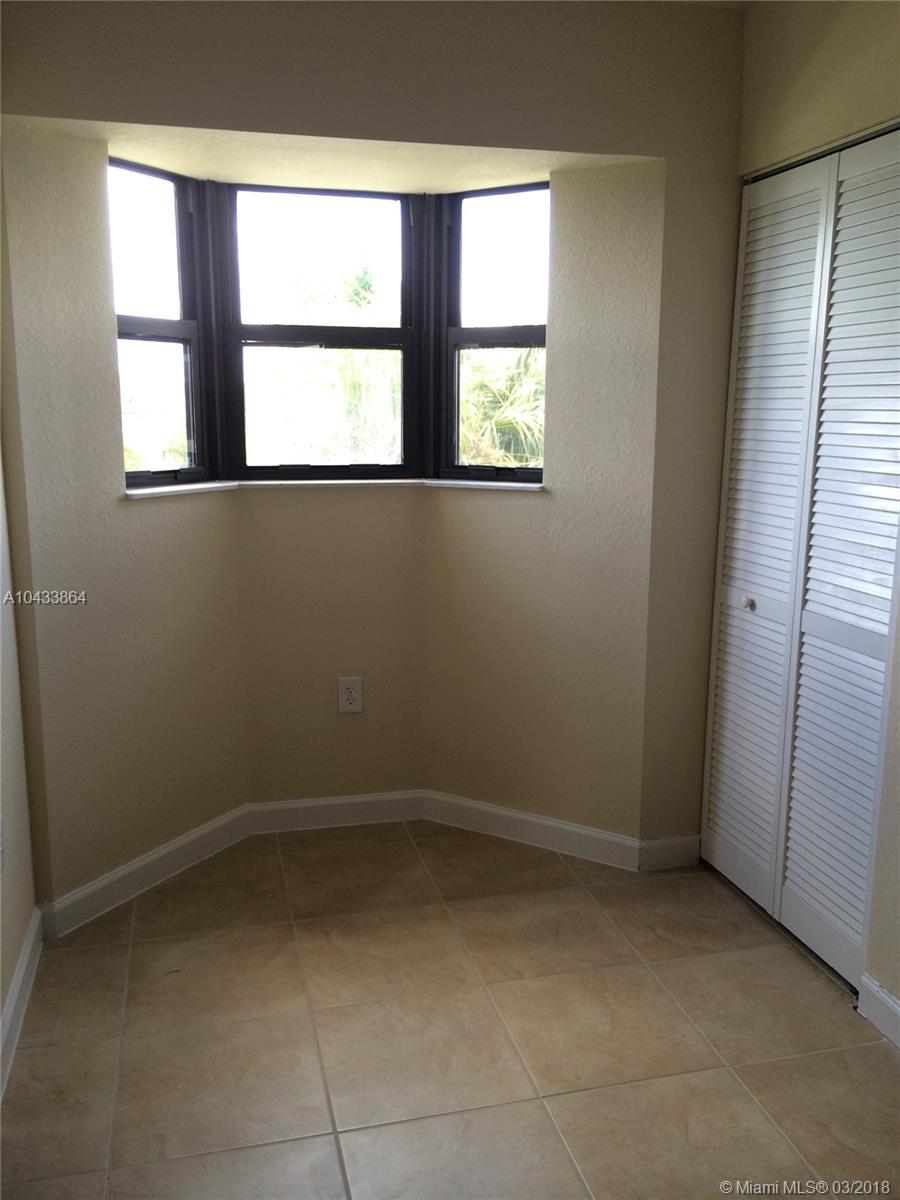 THE COURTS AT BAYSHORE II - Residential Lease