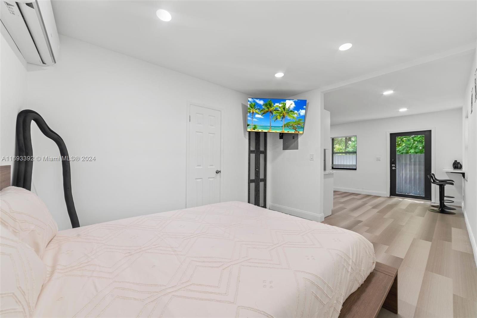CROISSANT PARK - Residential Income