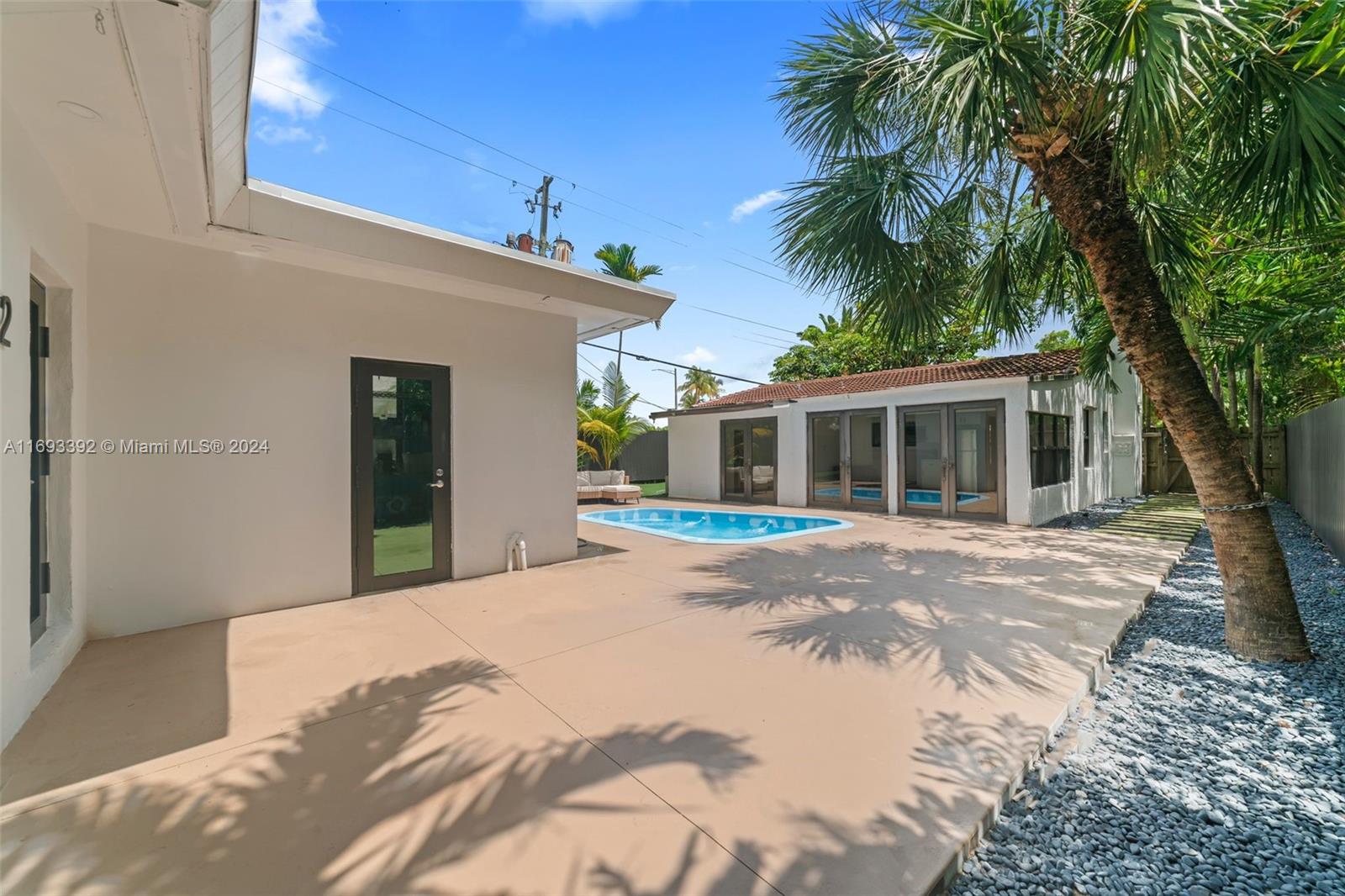 CROISSANT PARK - Residential Income