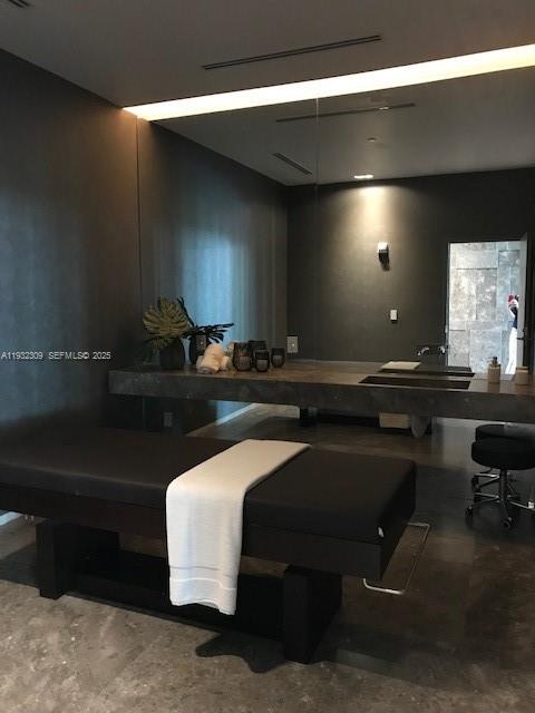 GRAN PARAISO - Residential Lease