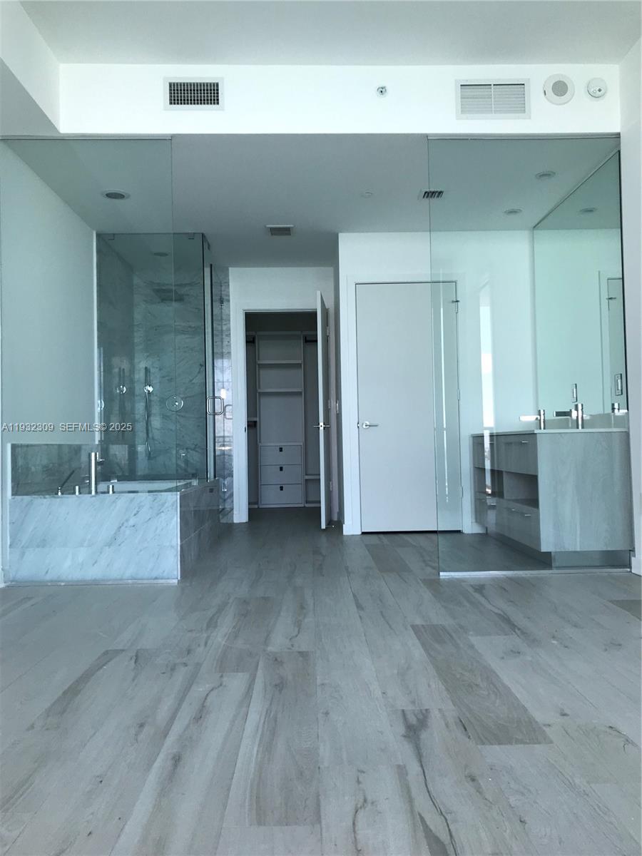 GRAN PARAISO - Residential Lease