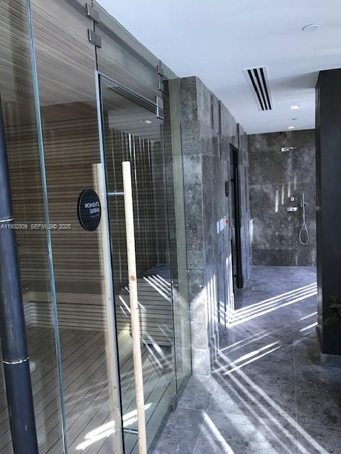 GRAN PARAISO - Residential Lease