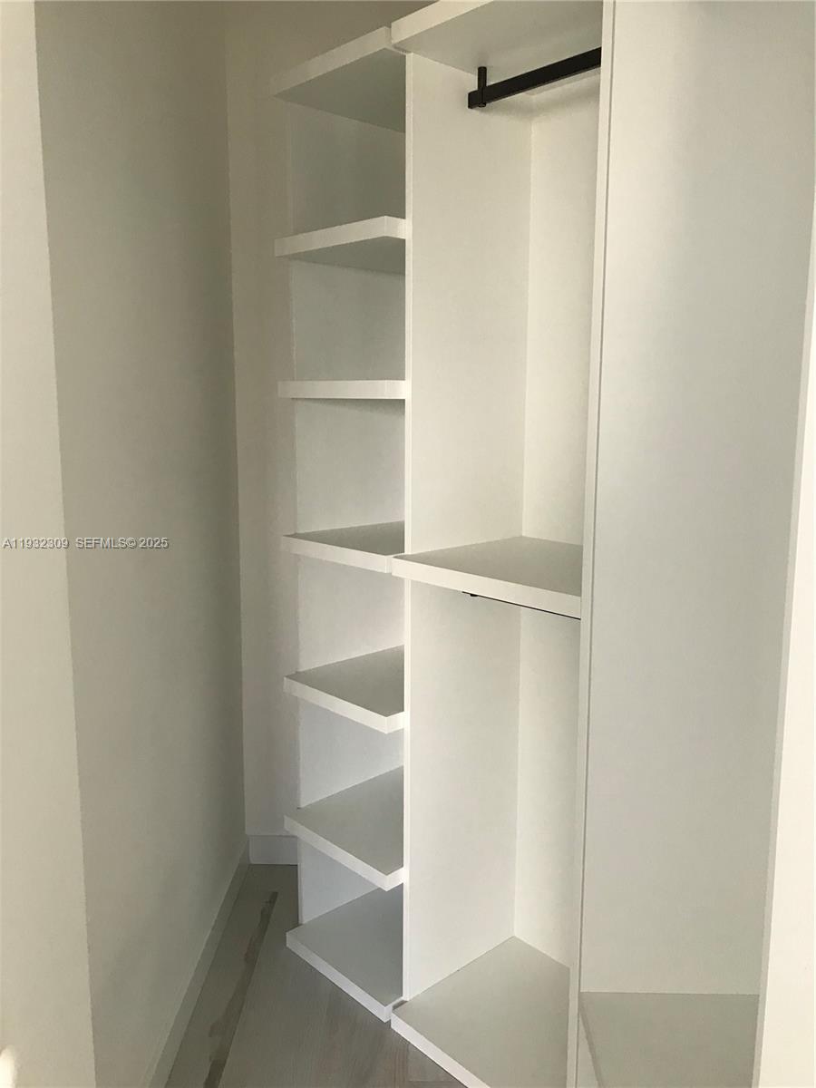 GRAN PARAISO - Residential Lease