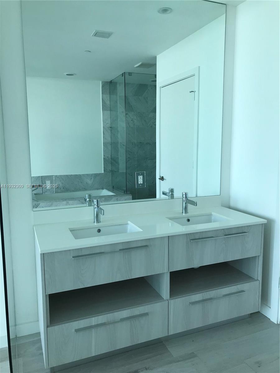 GRAN PARAISO - Residential Lease