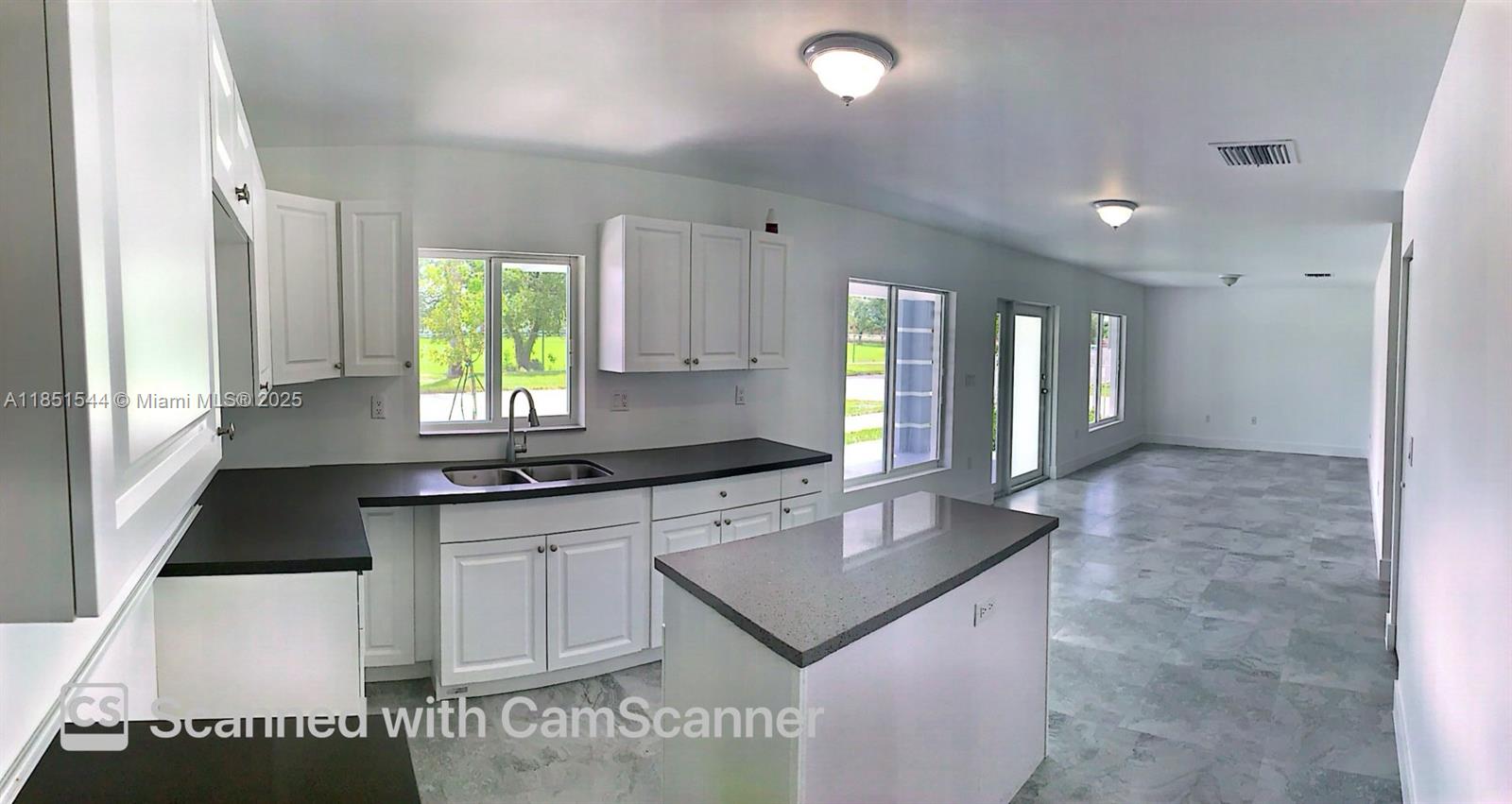 Available in November 2025! Duplex unit for rent, 4 bedrooms, 2 bathrooms, very central, schools, supermarkets, main roads.