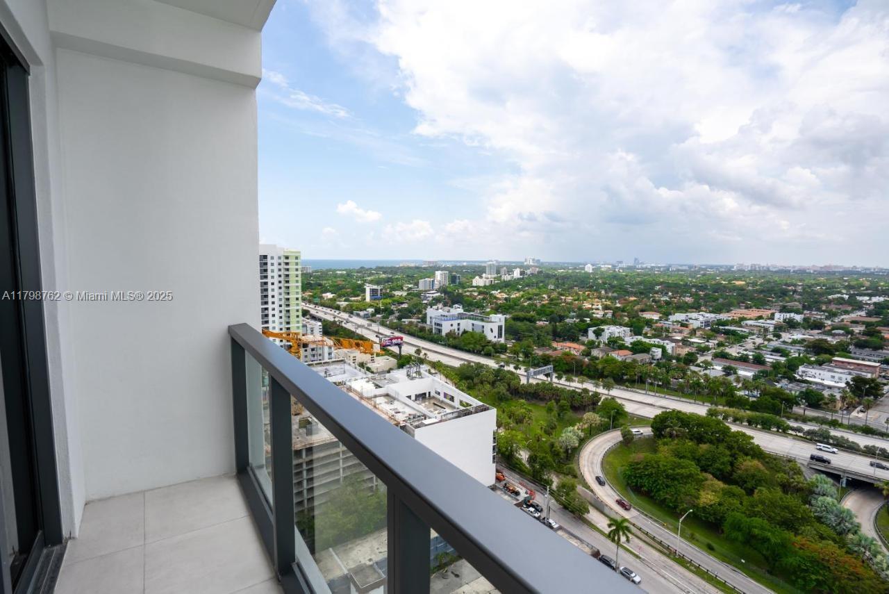 229 SW 9th St 404