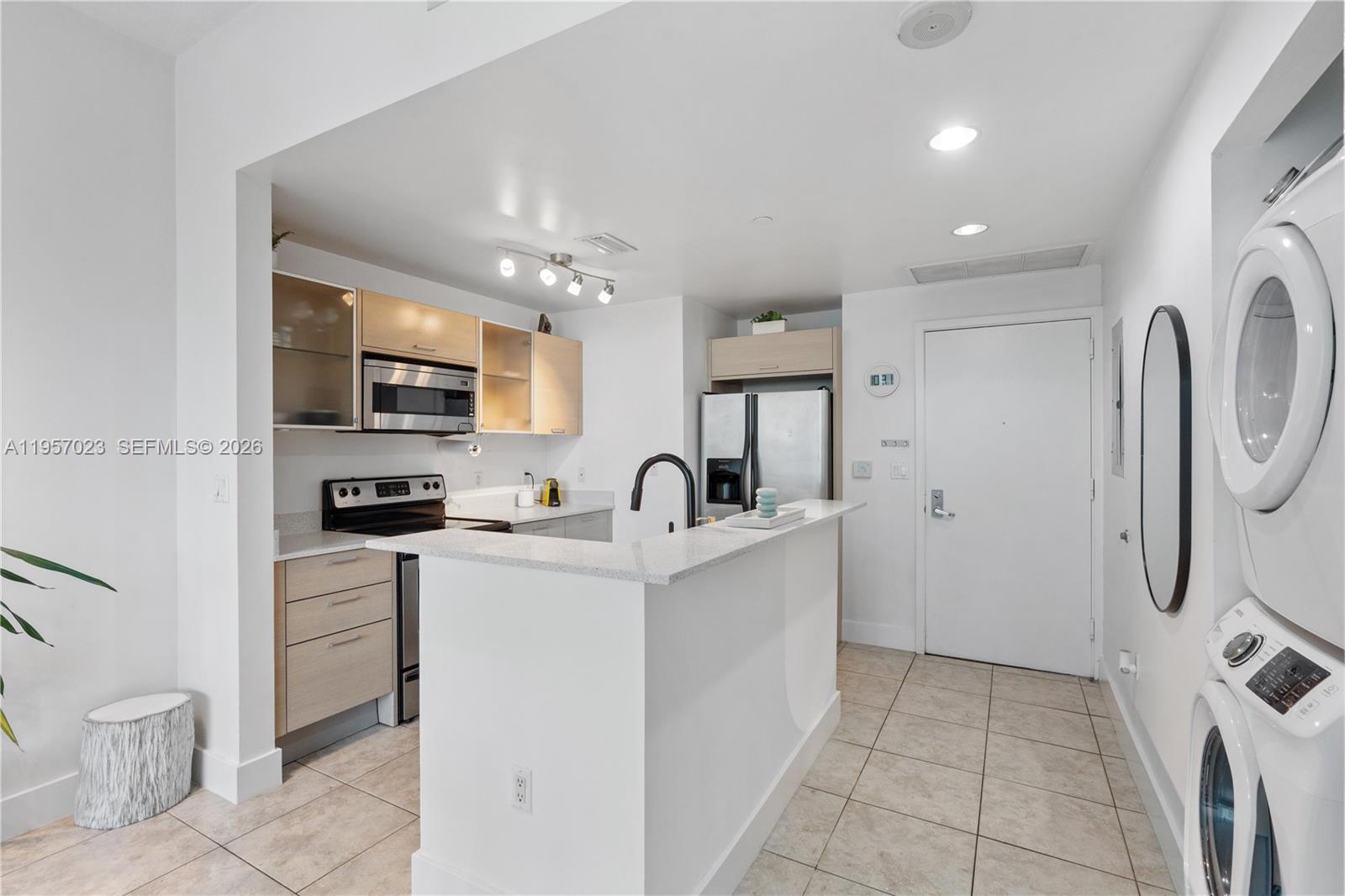 CITY 24 CONDO - Residential