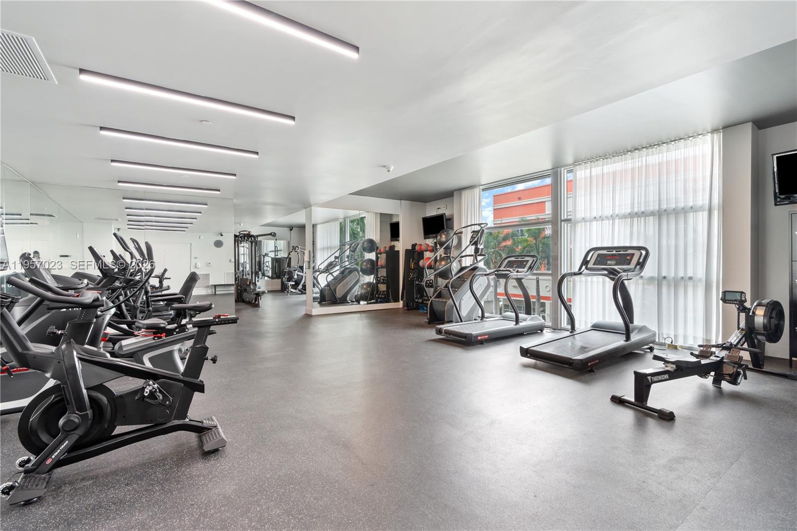 CITY 24 CONDO - Residential