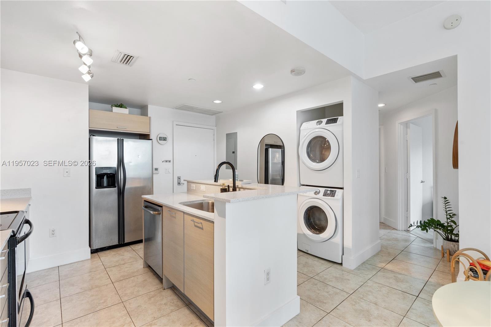 CITY 24 CONDO - Residential