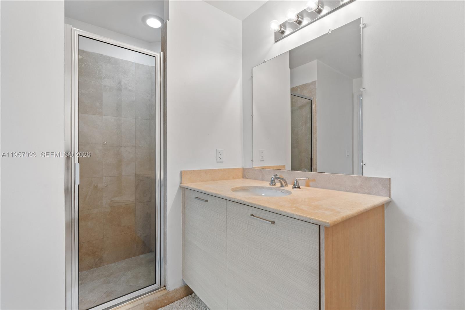 CITY 24 CONDO - Residential