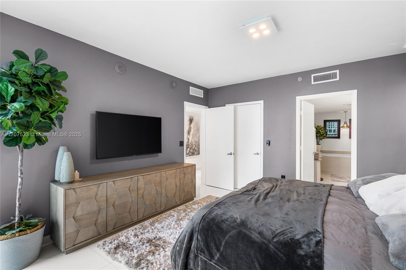 ICON BRICKELL NO TWO - Residential