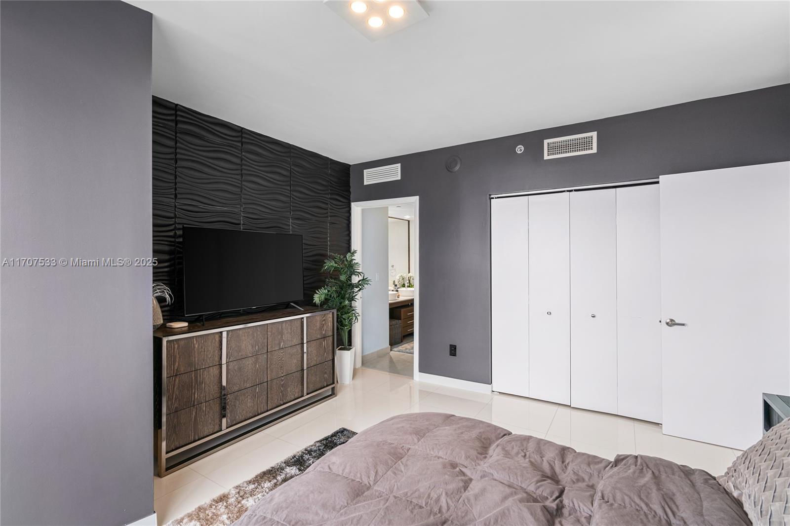 ICON BRICKELL NO TWO - Residential