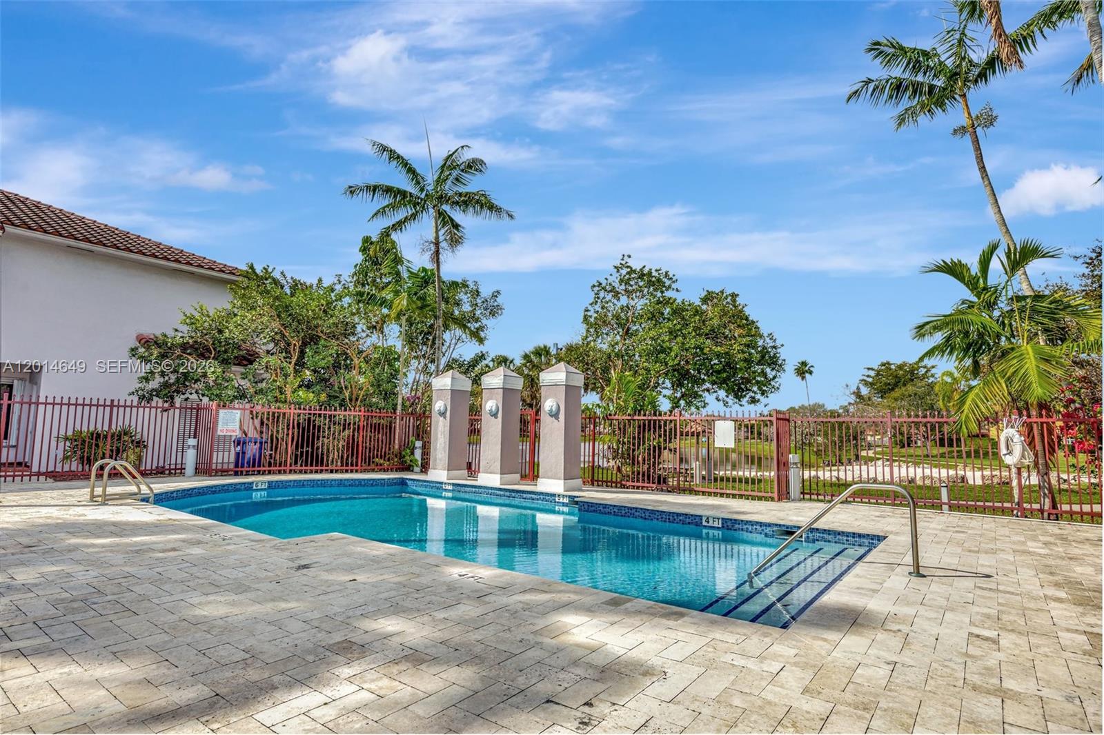 VILLAS AT THE HAMMOCKS CO - Residential