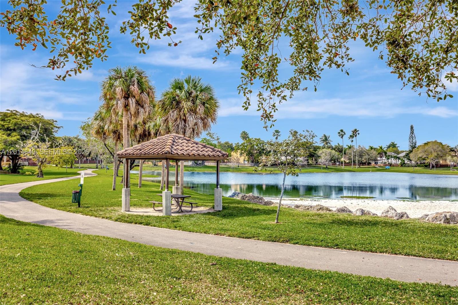 VILLAS AT THE HAMMOCKS CO - Residential