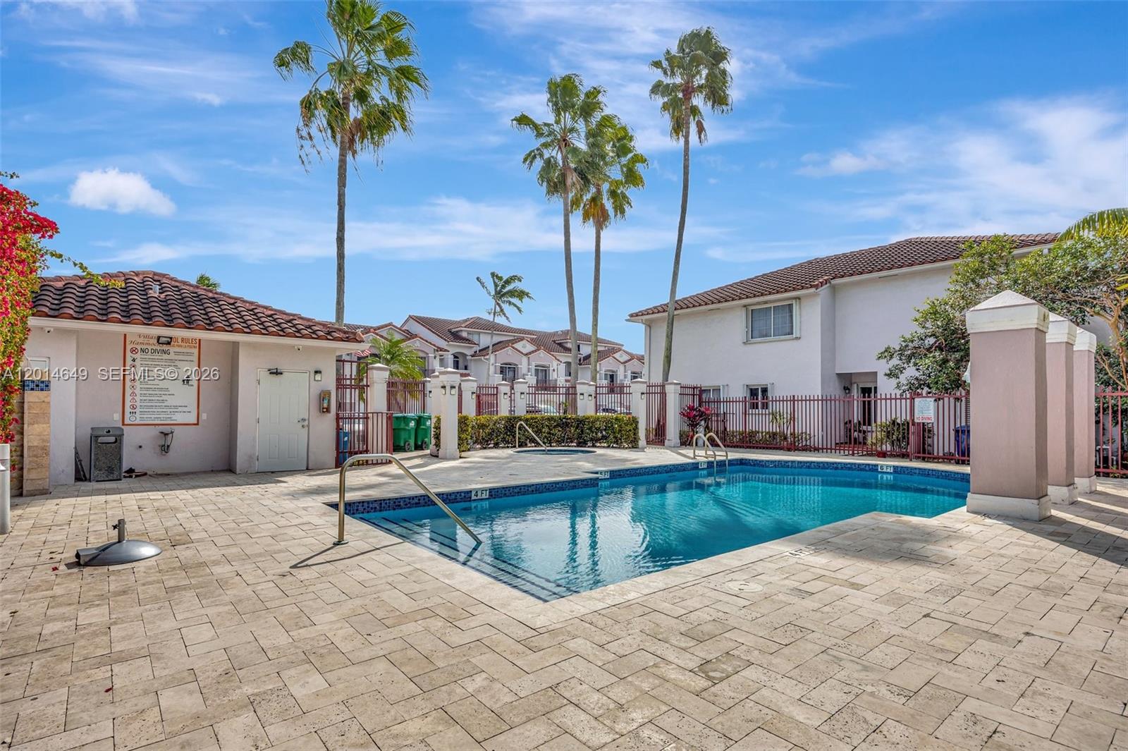 VILLAS AT THE HAMMOCKS CO - Residential