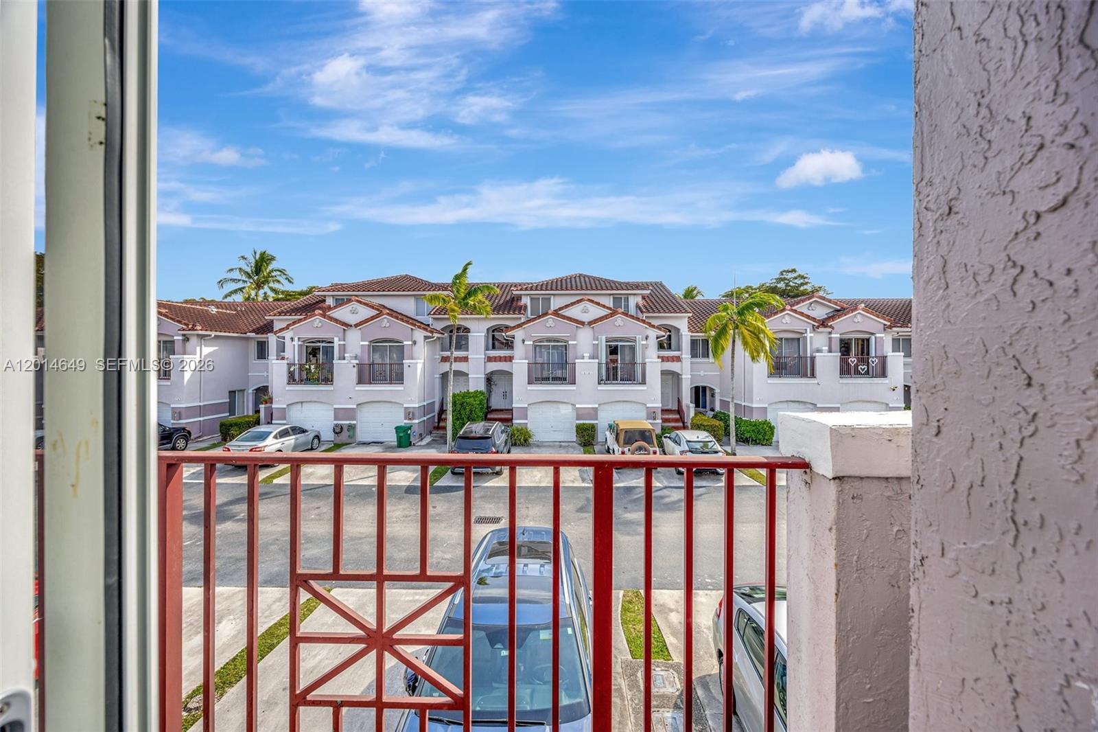 VILLAS AT THE HAMMOCKS CO - Residential