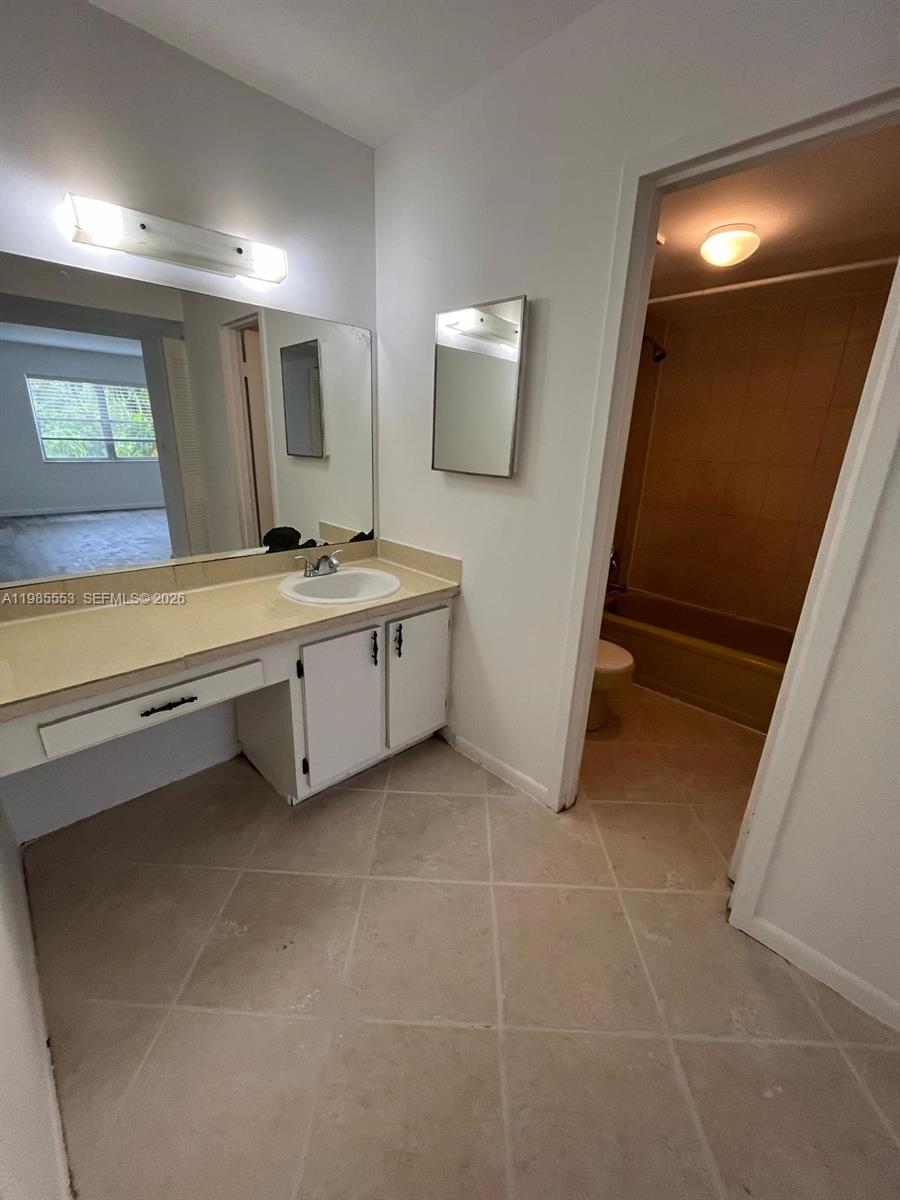 HERITAGE CIRCLE CONDO - Residential