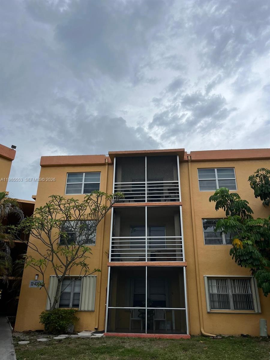 HERITAGE CIRCLE CONDO - Residential