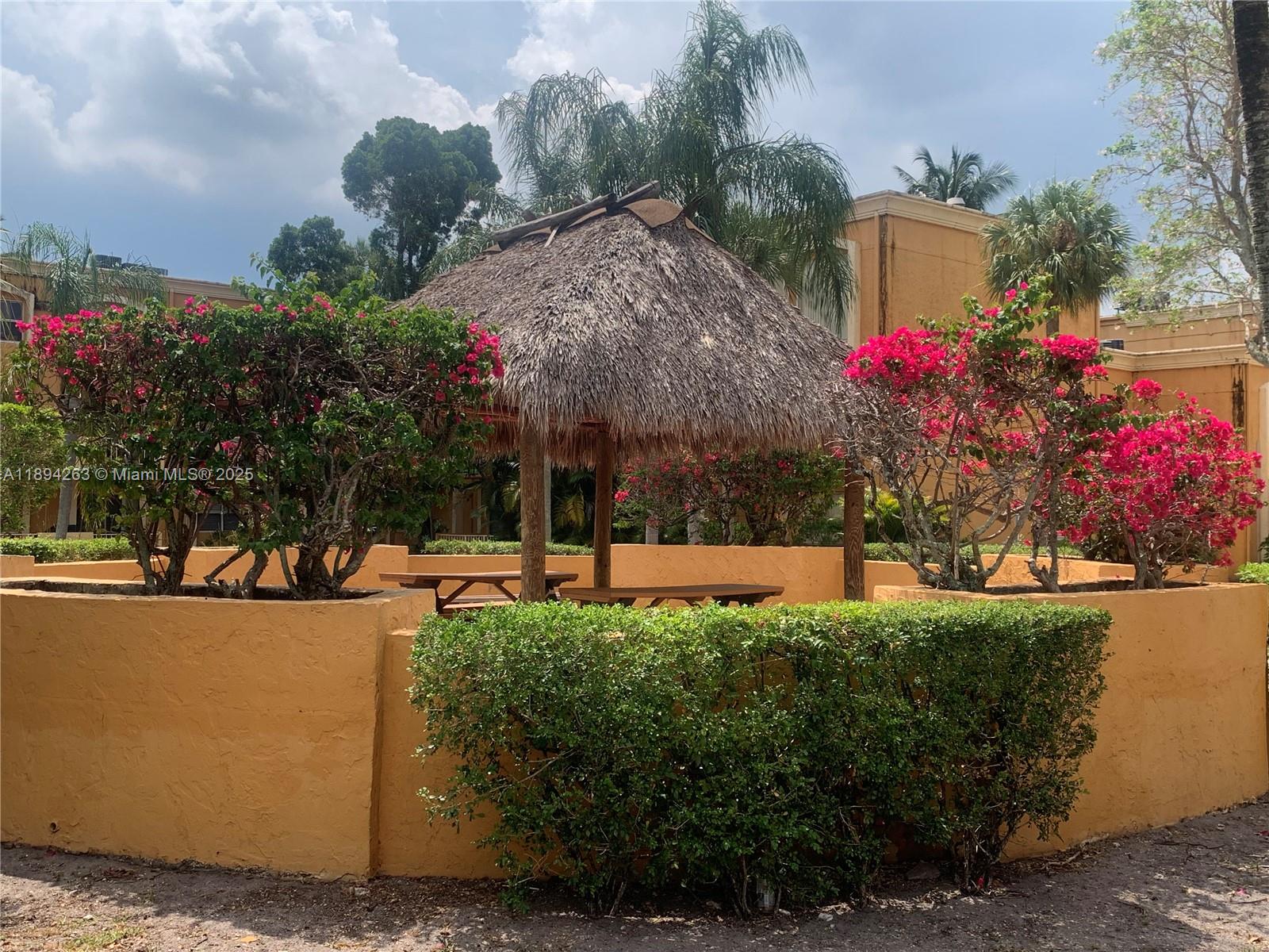 VENETIAN GARDENS AT COUNT - Residential Lease