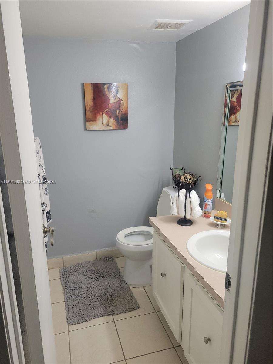 VENETIAN GARDENS AT COUNT - Residential Lease