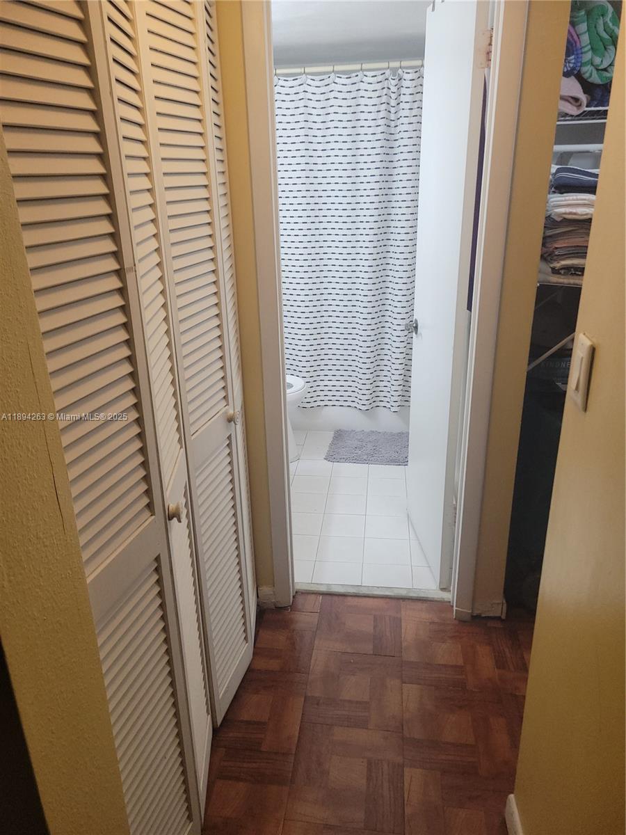 VENETIAN GARDENS AT COUNT - Residential Lease