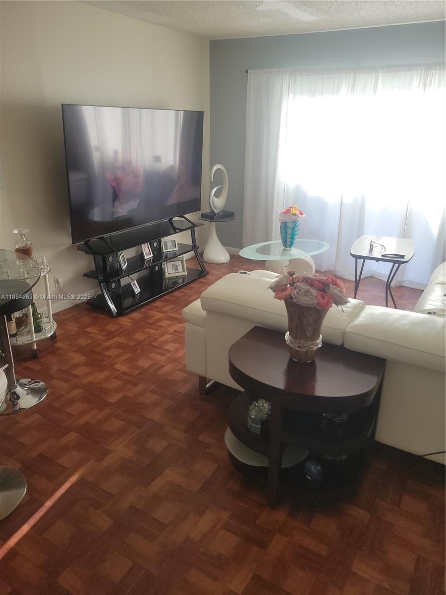 VENETIAN GARDENS AT COUNT - Residential Lease