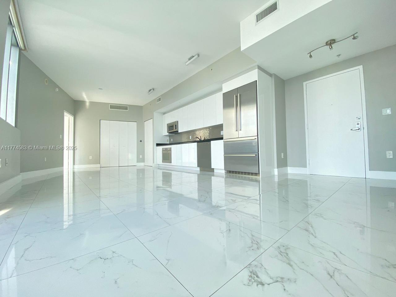 92 Sw 3rd St 5206, Miami, Broward County, Florida - 2 Bedrooms  
2 Bathrooms - 