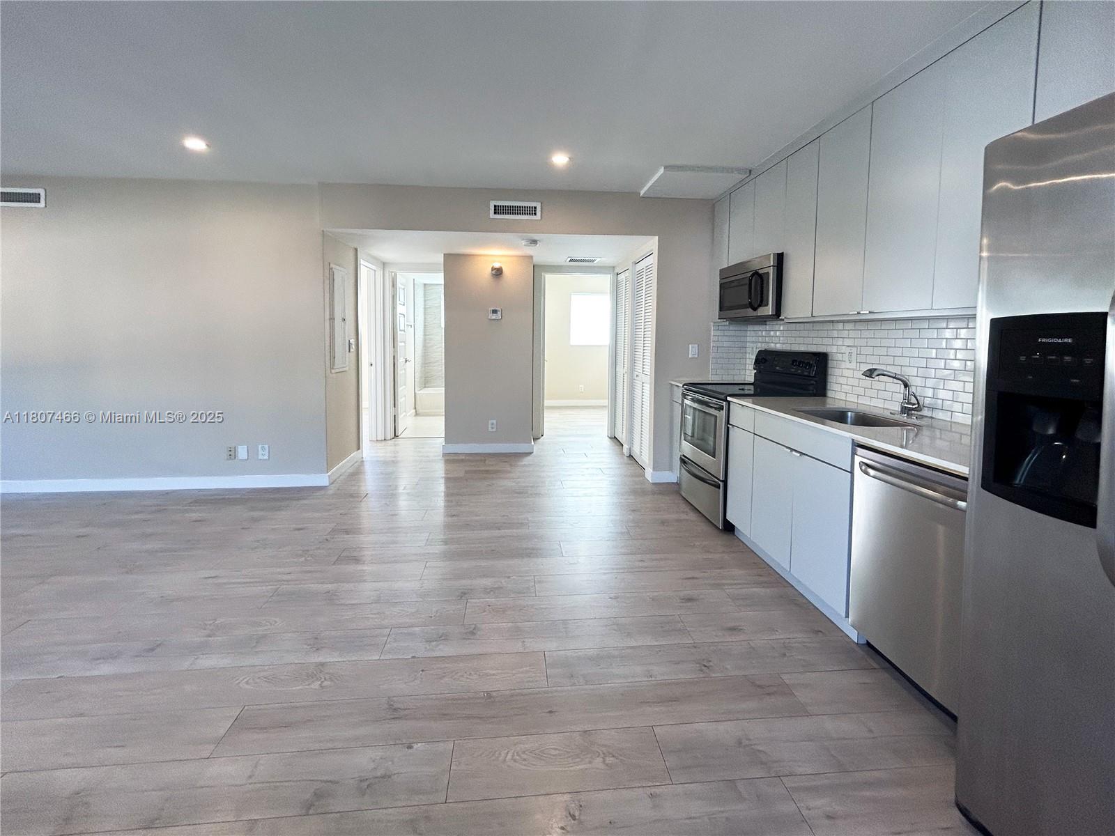 2400 NE 26th St 1