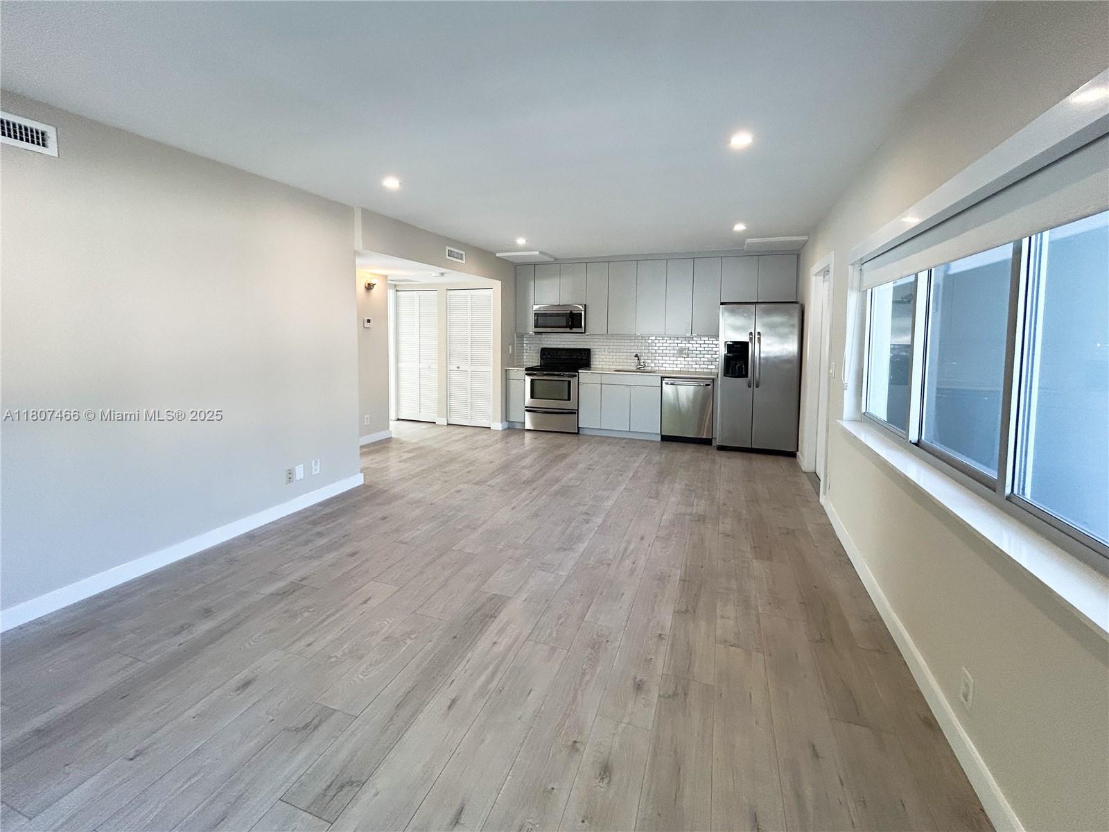 2400 NE 26th St 1