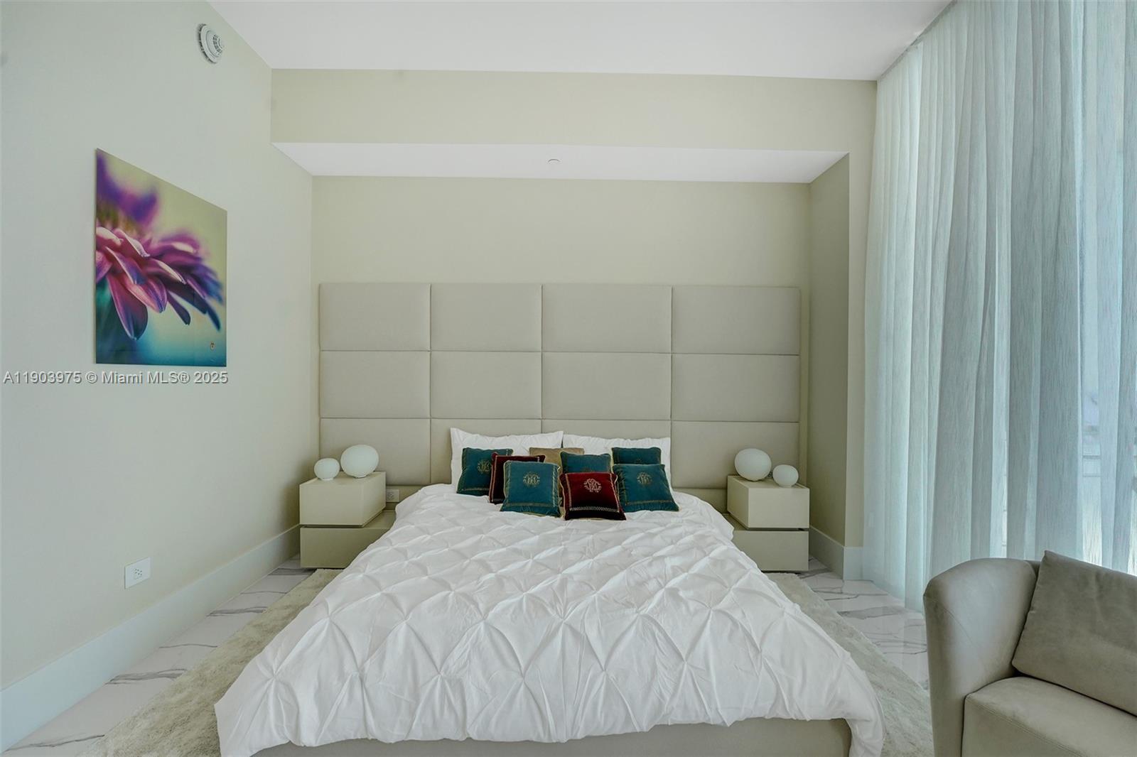 TURNBERRY OCEAN CLUB - Residential