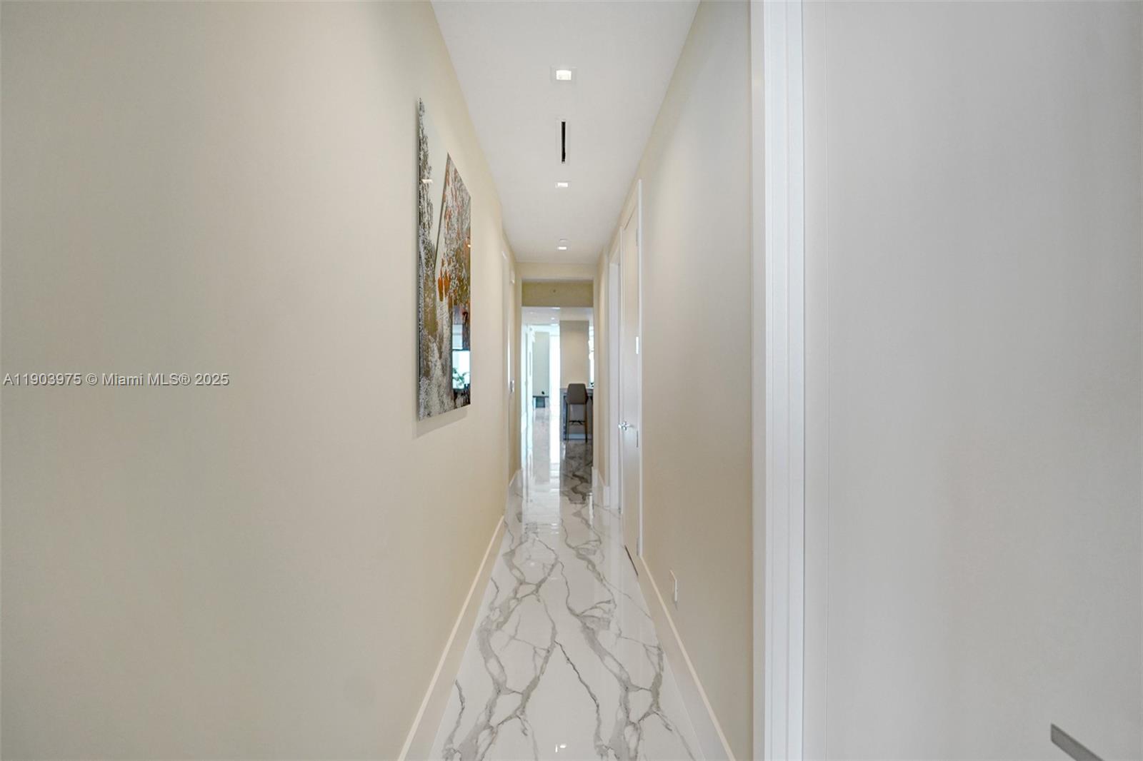 TURNBERRY OCEAN CLUB - Residential